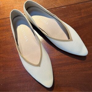 Vivaia Vienna 2.0 Cream V Cut Pointy Toe Flats 7.5